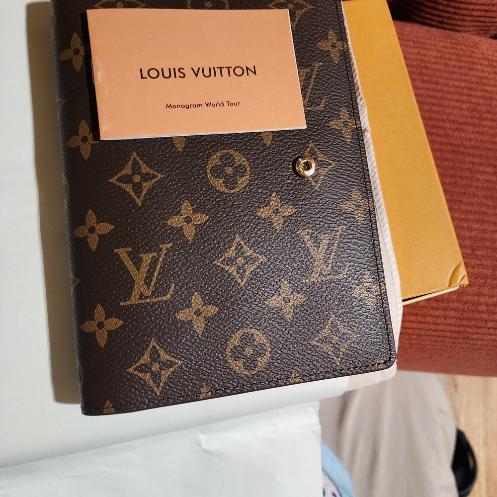 LV Monogram Planner - Picture 5 of 12
